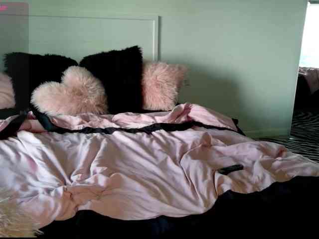 Montenegro8 Live Webcam on BongaCams