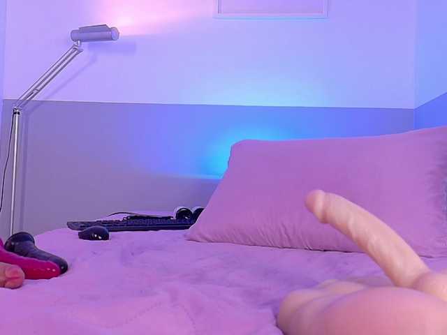 cutepetitee's BongaCams show and profile