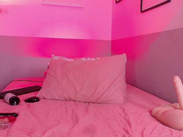 cutepetitee's BongaCams show and profile