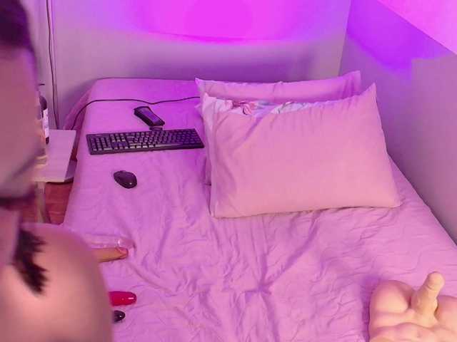 cutepetitee's BongaCams show and profile