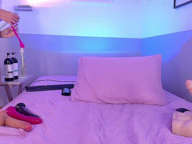 cutepetitee's BongaCams show and profile