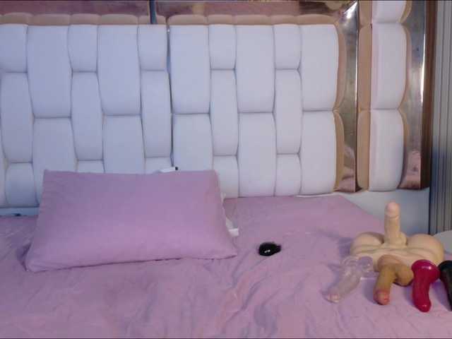cutepetitee's BongaCams show and profile