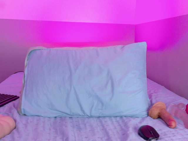 cutepetitee's BongaCams show and profile