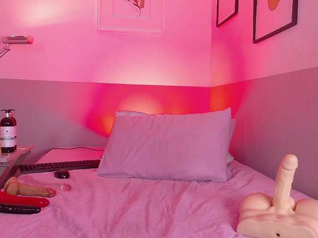 cutepetitee's BongaCams show and profile