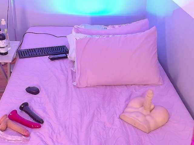 cutepetitee's BongaCams show and profile