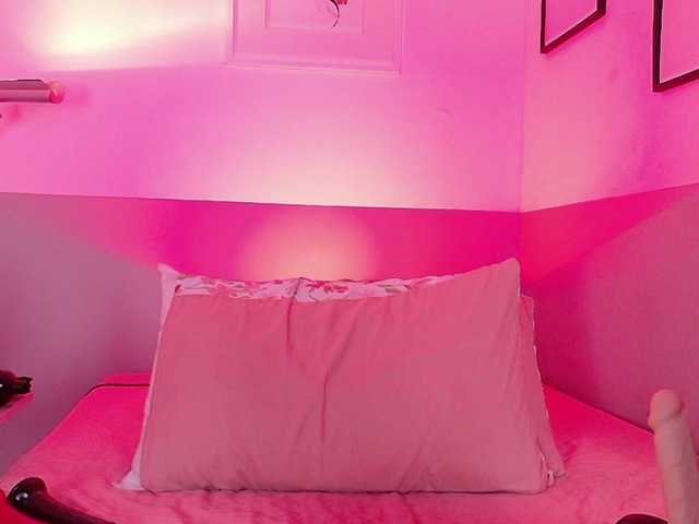 cutepetitee's BongaCams show and profile