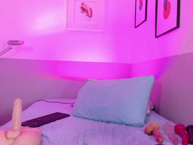 cutepetitee's BongaCams show and profile