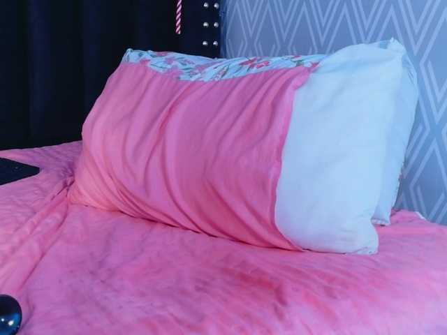 cutepetitee's BongaCams show and profile