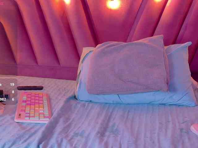 cutepetitee Live Webcam on BongaCams