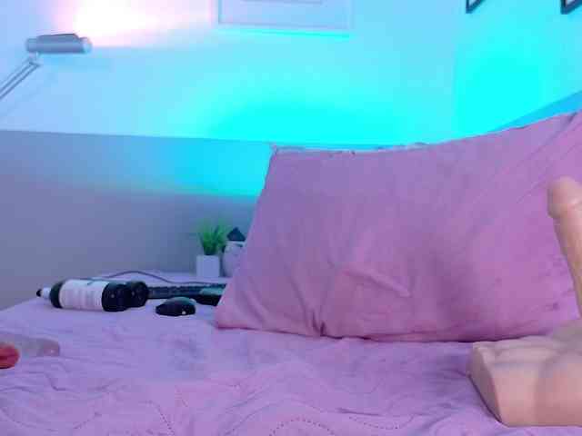 cutepetitee Live Webcam on BongaCams