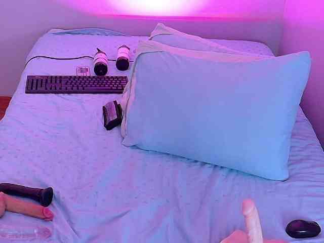 cutepetitee Live Webcam on BongaCams