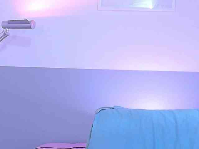 cutepetitee Live Webcam on BongaCams