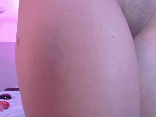 cutepetitee Live Webcam on BongaCams