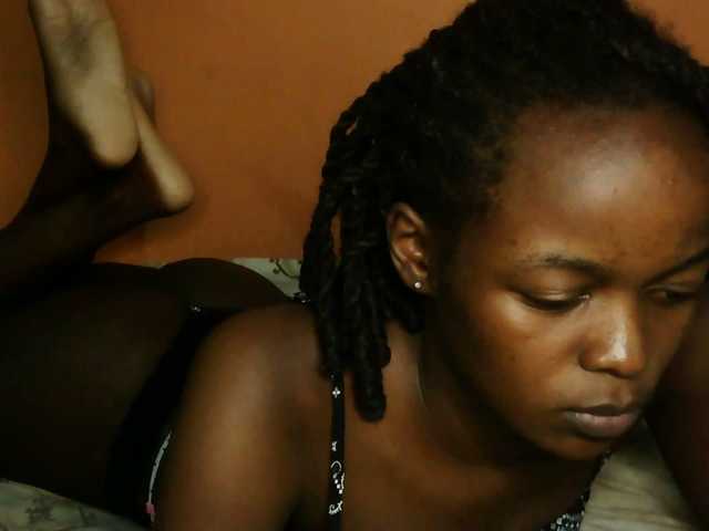 le modèle Sweetness-Tatiana est en webcam porno dans un show sur le site bongacams, il possède les tags suivants: Ebony,Brunette,Trimmed