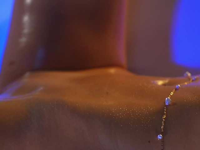 EvaFashionista's BongaCams show and profile