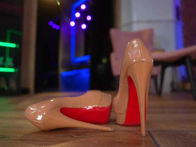 BongaCams EvaFashionista is Freechat EvaFashionista — Oil on naked body