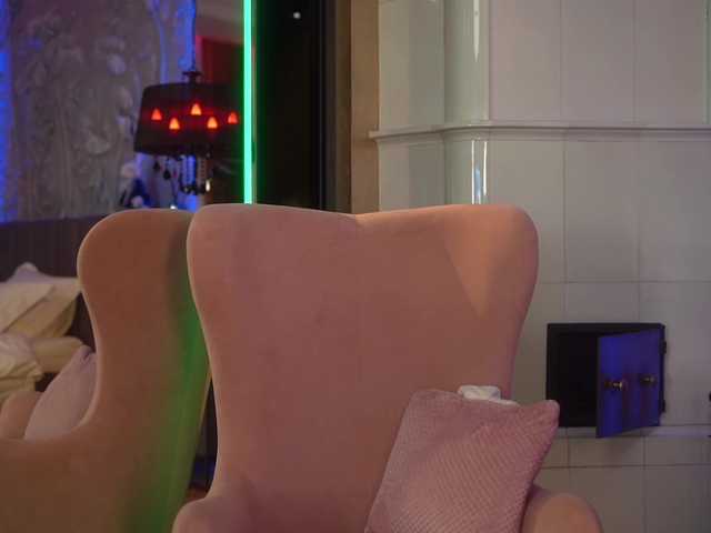 EvaFashionista — Oil on naked body