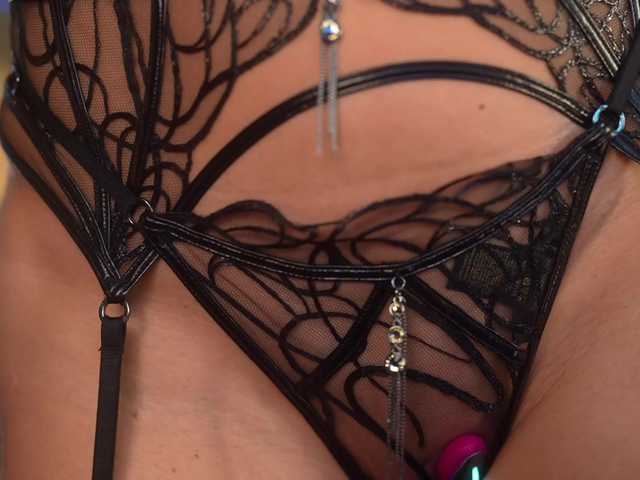 EvaFashionista's BongaCams show and profile