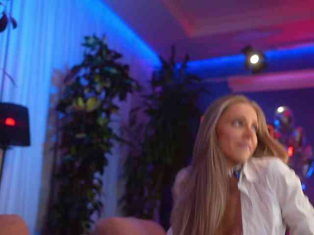 EvaFashionista Live Webcam on BongaCams