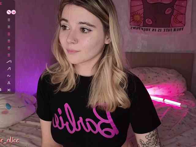 Alice-teaseee webcam