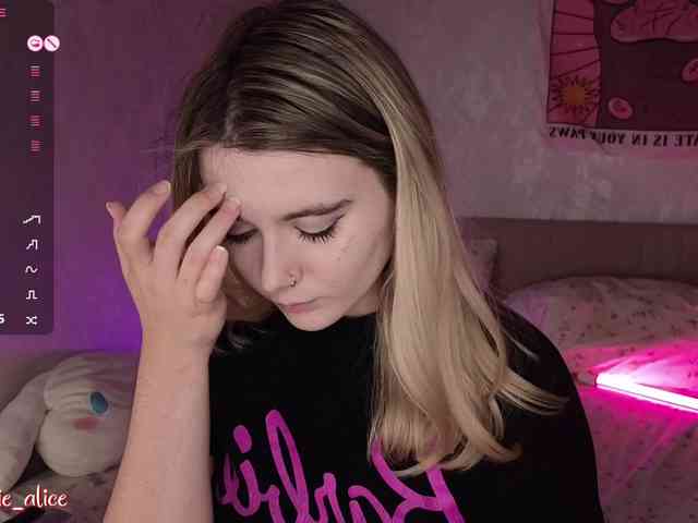 Alice-teaseee webcam