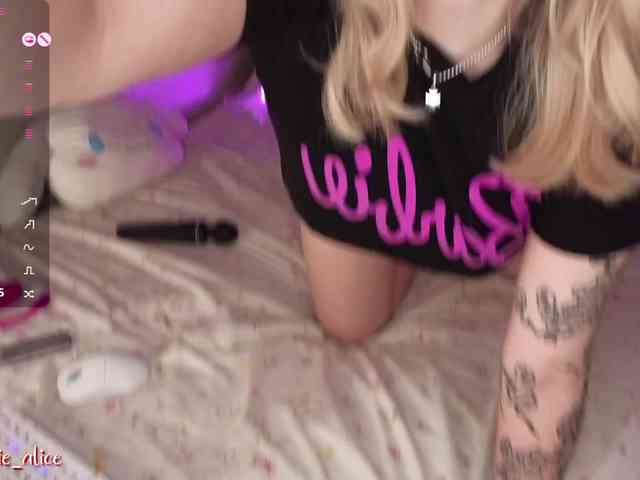 Alice-teaseee webcam