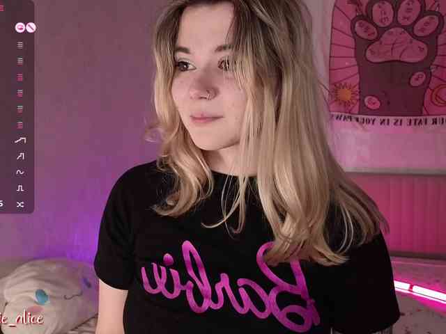 Alice-teaseee webcam