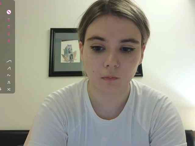 Alice-teaseee webcam
