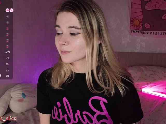 Alice-teaseee webcam