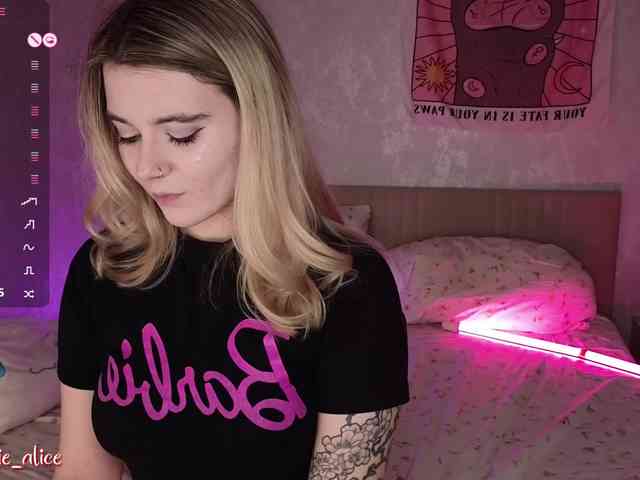 Alice-teaseee webcam