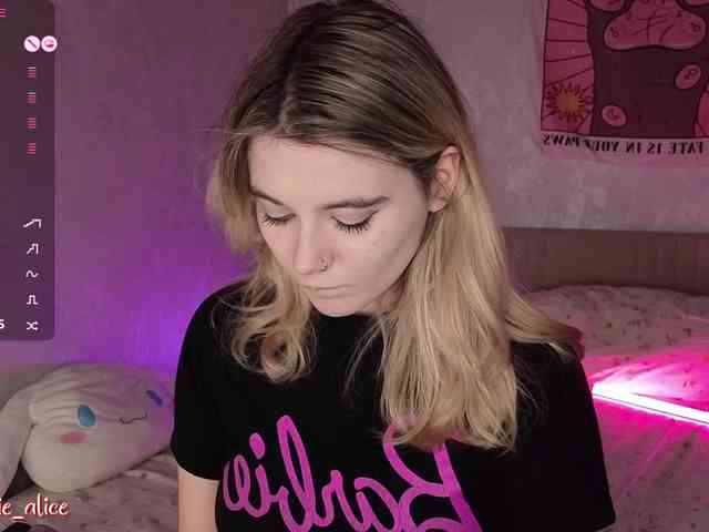 Alice-teaseee webcam