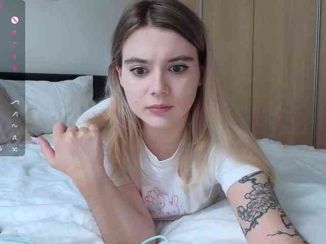 Alice-teaseee webcam