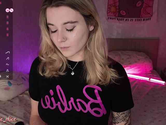 Alice-teaseee webcam