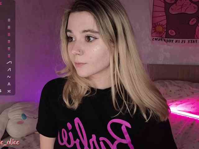 Alice-teaseee webcam