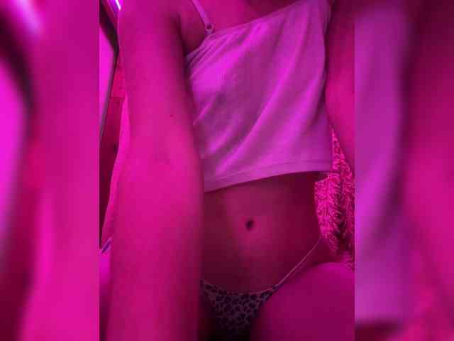Asechka_888100 webcam