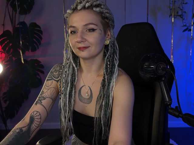 le modèle SOVA_tut est en webcam porno dans un show sur le site bongacams, il possède les tags suivants: White/Caucasian,Blonde,Shaved