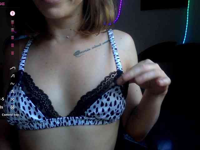 YaseniyaLove webcam