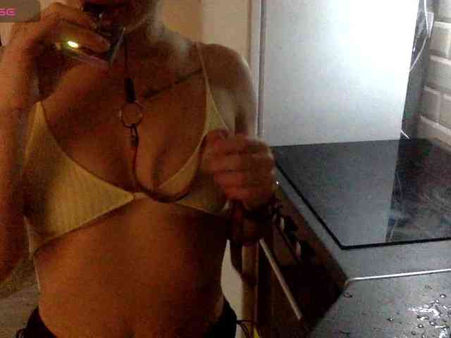 YaseniyaLove webcam