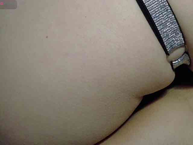 SiennaMoan webcam