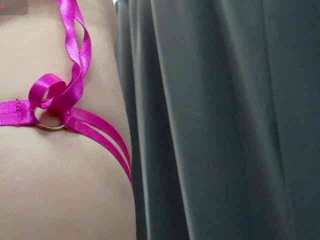 SiennaMoan webcam