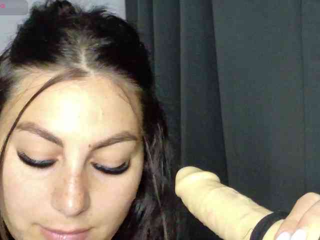 SiennaMoan webcam