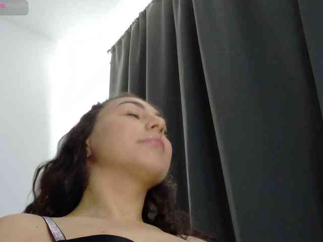 SiennaMoan webcam