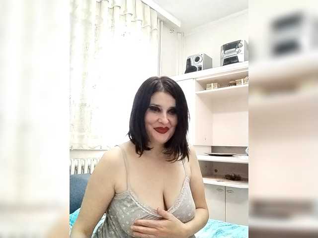 milf44milf's BongaCams show and profile