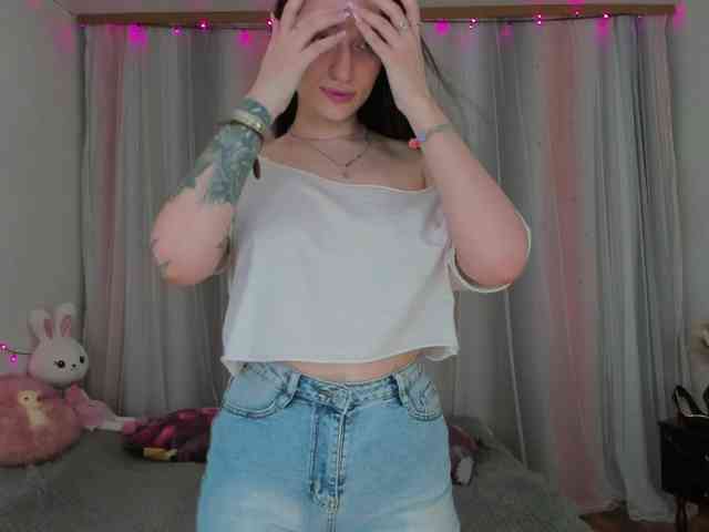 ariellaallure webcam