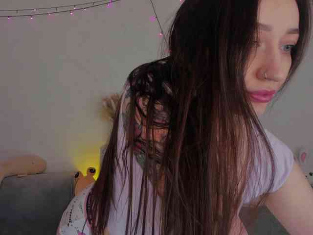 ariellaallure webcam