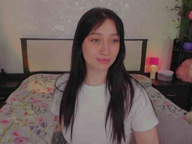 ariellaallure webcam