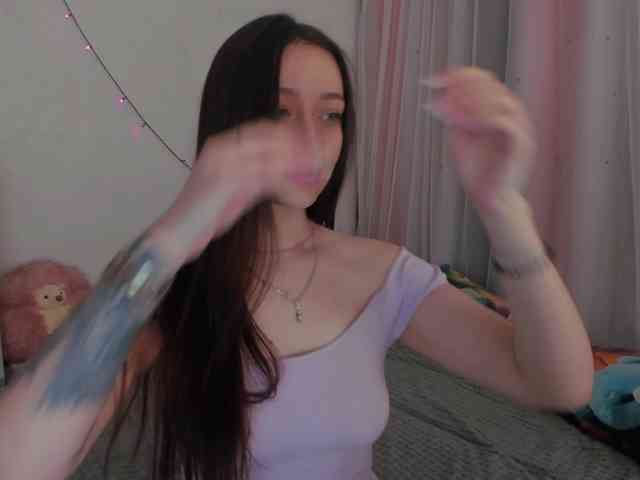 ariellaallure webcam
