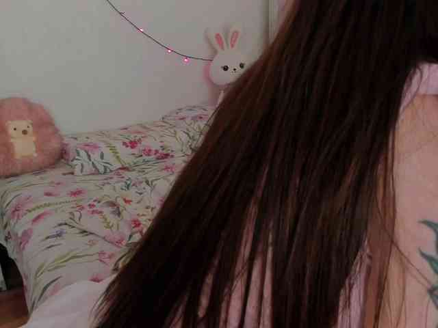 ariellaallure webcam