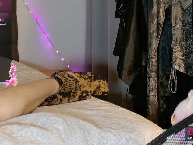 sweety-kittyy's BongaCams show and profile