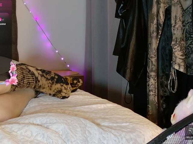 sweety-kittyy's BongaCams show and profile